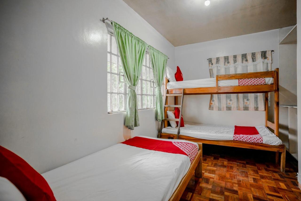 Oyo 760 Tiptop Vacation Homes Baguio City Buitenkant foto