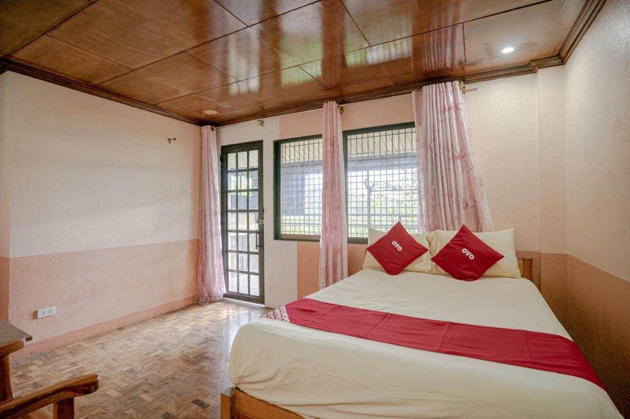 Oyo 760 Tiptop Vacation Homes Baguio City Buitenkant foto